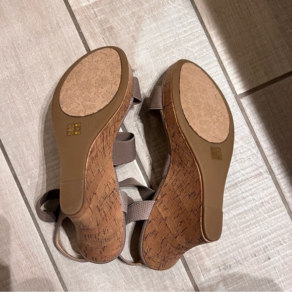 CL by‎ Laundry Taupe Strappy Heels - Picture 7 of 8